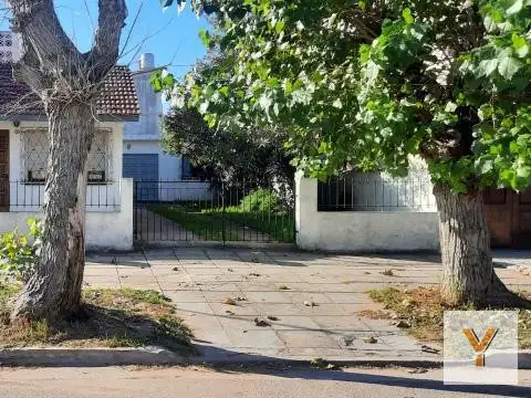 Casa en venta - 4 Dormitorios 3 Baños - Cochera - 292Mts2 - Mar del Tuyú