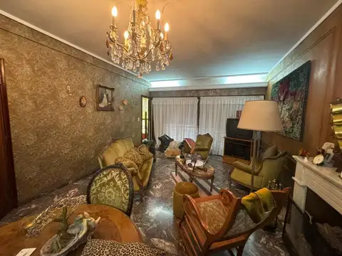 Casa 6 ambientes con 2 baños