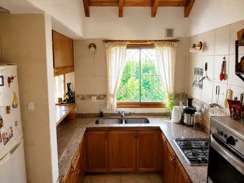 Casa 6 ambientes con 3 baños