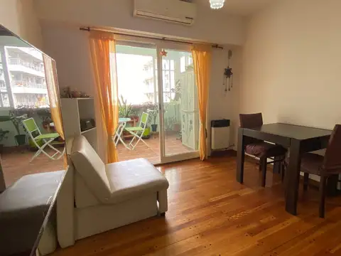 Manuela Pedraza  al 2500