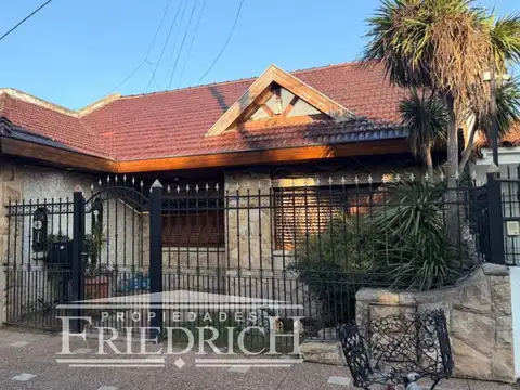 CASA EN VENTA - MORÒN - ACEPTA VEHICULO EN PARTE DE PAGO