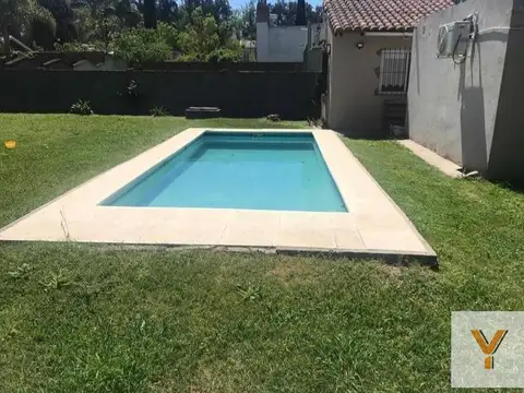 Casa 4 ambientes con 2 baños