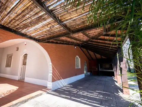 Calle las Casuarinas 6400