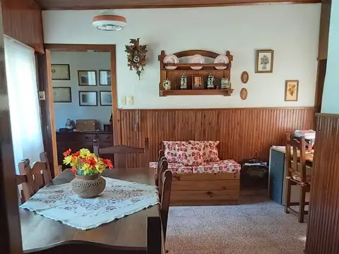 Casa 5 ambientes con amplio lote