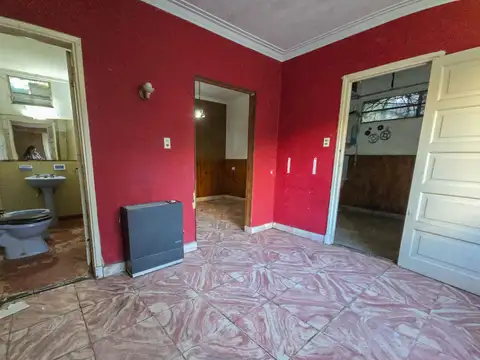 PH Casa 2 amb. c/ garage. A reciclar. Planta baja - Maipú e Italia