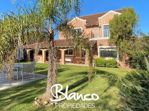 Casa 4 ambientes con 3 baños