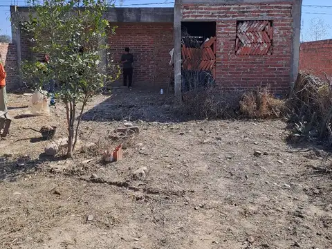 Terreno con construcción a terminar Barrio San Ignacio