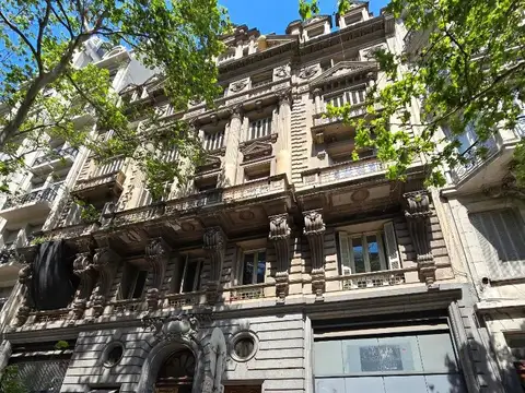 Piso de 500 m2 en Palacio Ortiz Basualdo