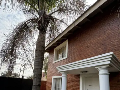 Casa en venta - 3 Dormitorios 2 Baños - Cochera - 450Mts2 - Del Viso