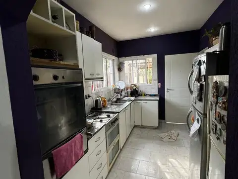 Casa 6 ambientes con 2 baños