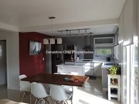 Casa 4 ambientes con 2 baños