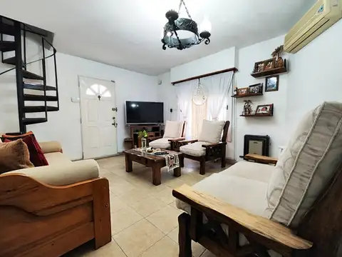 Casa 6 ambientes con 3 baños