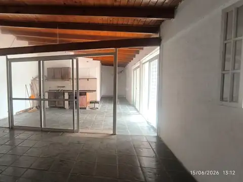 SE VENDE AMPLIA CASA  3 DORMITORIOS EN SAN iGNACIO