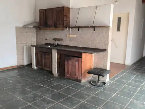 Casa 6 ambientes con 2 baños