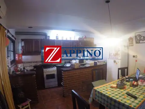 Casa 6 ambientes con 2 baños