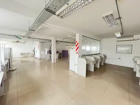 Oficina Monoambiente con 4 baños