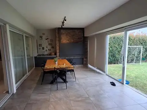 Casa de categoría  en Venta Siete Soles 3 dormitorios 2 baños con pileta