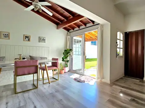 CASA CHALET 4 AMB. CON COCHERA PISCINA Y QUINCHO