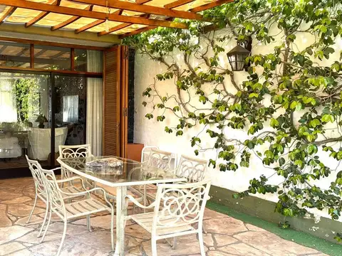 Casa 4 ambientes con 3 baños