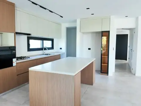 Casa 6 ambientes con 6 baños