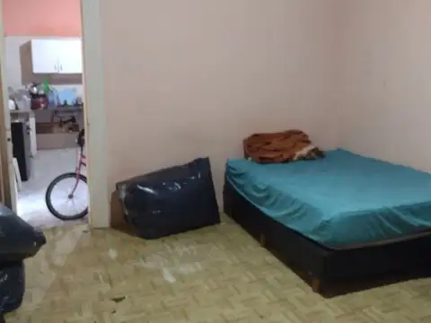 CASA EN VENTA SOBRE LOTE PROPIO ? PARQUE AVELLANEDA