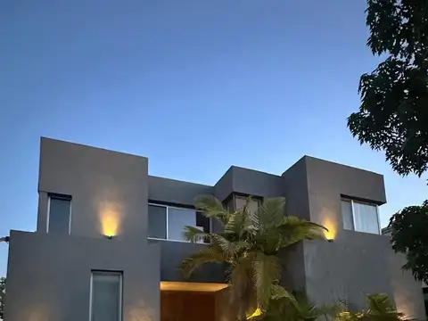 Alquiler Casa 5 ambientes Nordelta lote interno