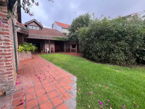LINDISIMA CASA EN ALQUILER ANUAL LOS TRONCOS