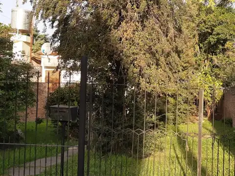 PERMUTA - CASA A RECICLAR EN AMPLIO LOTE DE 600MT2 - ITUZAINGO NORTE