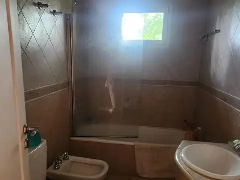 Casa 6 ambientes con 3 baños