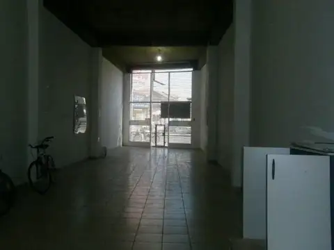 Av. Hipolito Yrigoyen 1400
