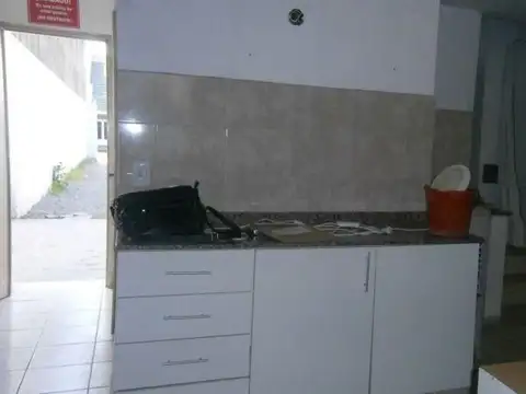 Av. Hipolito Yrigoyen 1400