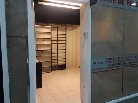 LOCAL EN EXCELENTE ESTADO - AIRE ACONDICIONADO - AV CABILDO