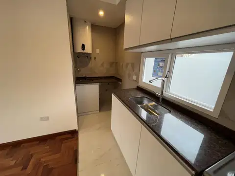 Departamento en Alquiler en Sarandí, $ 650.000
