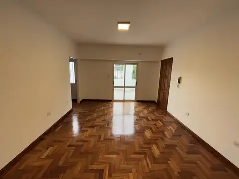 Departamento 2 ambientes con PATIO- Sarandi