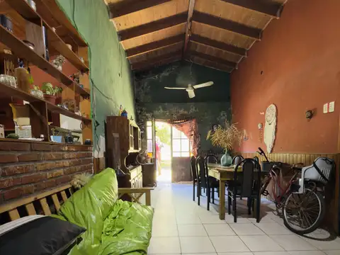 Casa 3 ambientes con 1 baño