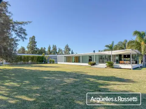 Casa en Venta en Aldea Lago, USD 1.900.000