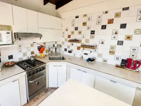 VENTA - CASA A UNA CUADRA DEL MAR