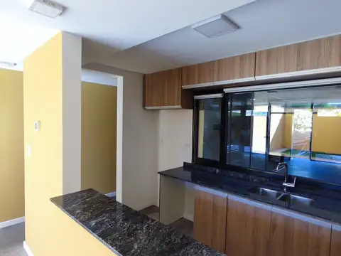 Depto Tipo Casa en Alquiler con 1 cocheras