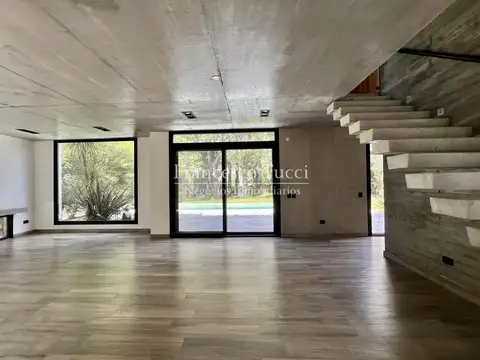Casa en Venta en Los Puentes, USD 370.000