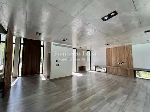 Casa 4 ambientes con 3 baños