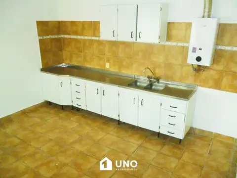 Ayolas 785 - Casa de 2 Dormitorios.