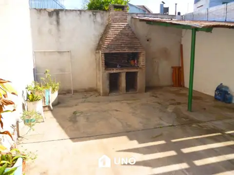 Casa en Alquiler con 1 cochera