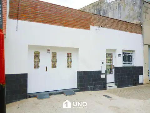 Ayolas 785 - Casa de 2 Dormitorios.