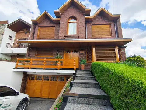 VENTA CASA 6 AMB. BARRIO LOS CEDROS QUILMES PILETA