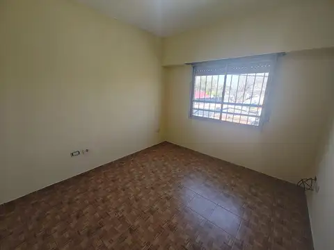 Depatamento en 1° piso al frente con 2 dormitorios