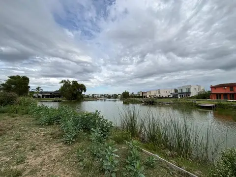 Casa en Venta con 4 cocheras