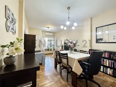 TRÍPLEX 4 AMBIENTES CON COCHERA, PATIO, TERRAZA Y BALCÓN EN PLAZA IRLANDA – CABALLITO