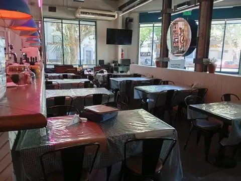 Excelente Restaurante En Ochava, Zona De Villa Luro