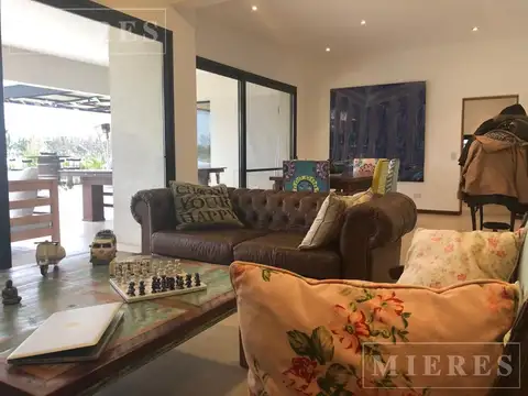 Casa 7 ambientes con 4 baños