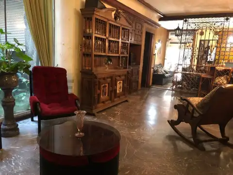 PH / Inmueble de grandes dimensiones sobre Av. Avellaneda – Excelente potencial multifamiliar, comer